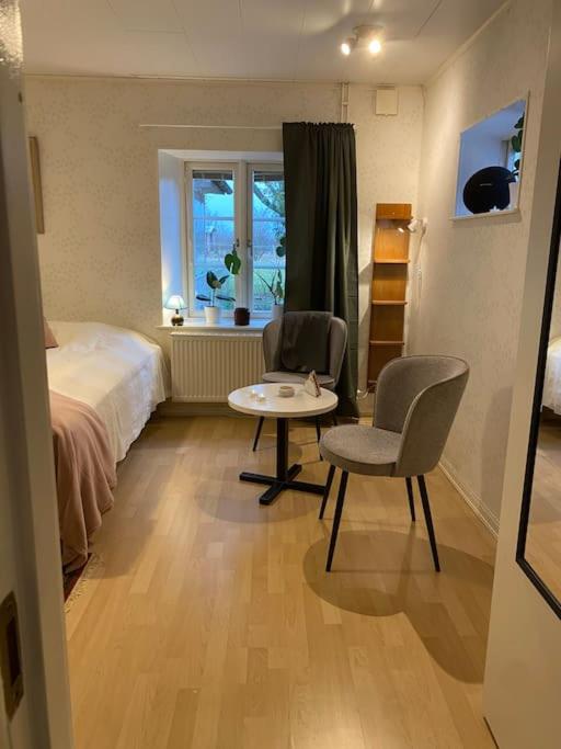 Lantgård nära stad, fiske o golf