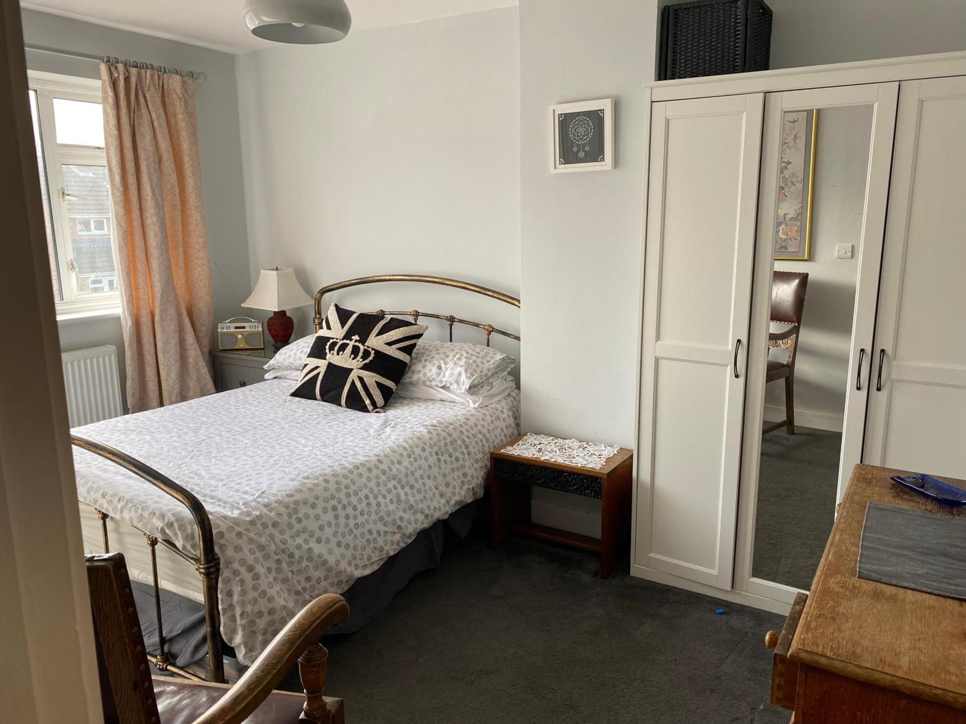 Private Room in a house in the Cotswolds