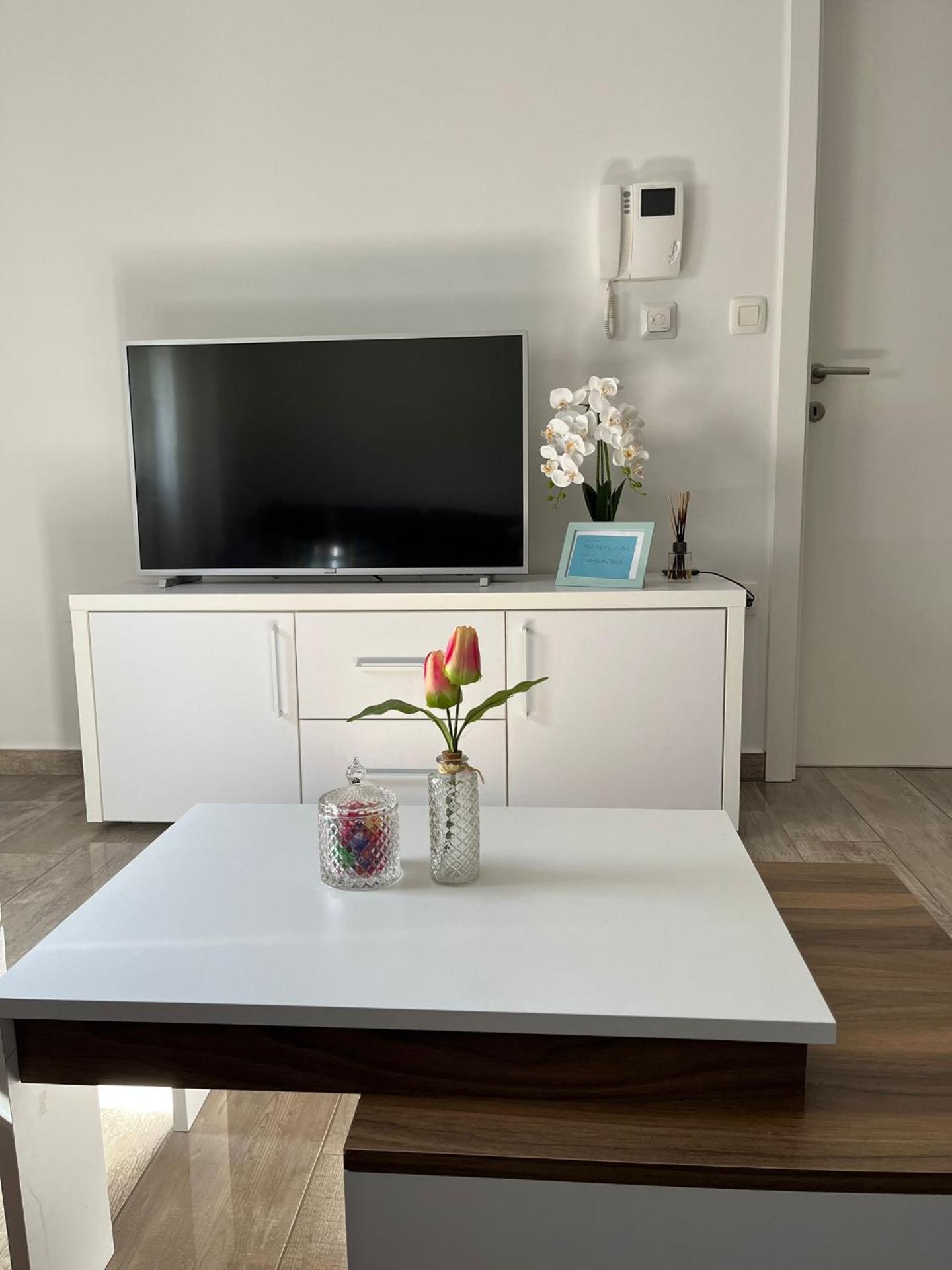 BRAND NEW lovely apartment Bella