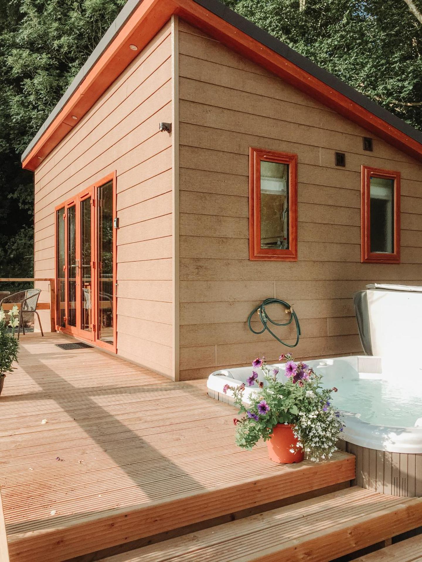 Herons Lake Retreat Hot Tub Lodges