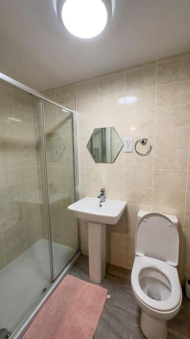 4 Bed complete Home in Edinburgh Near Airport