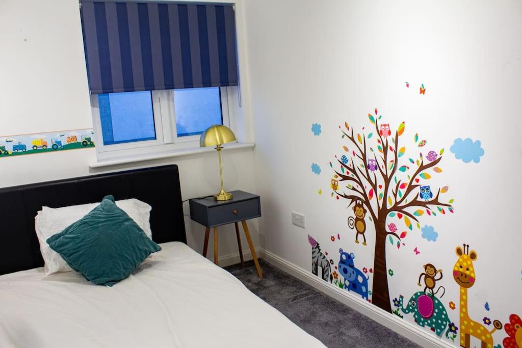 4 Bed complete Home in Edinburgh Near Airport