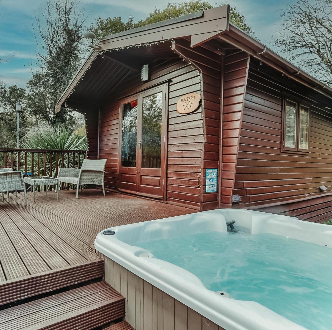 Herons Lake Retreat Hot Tub Lodges