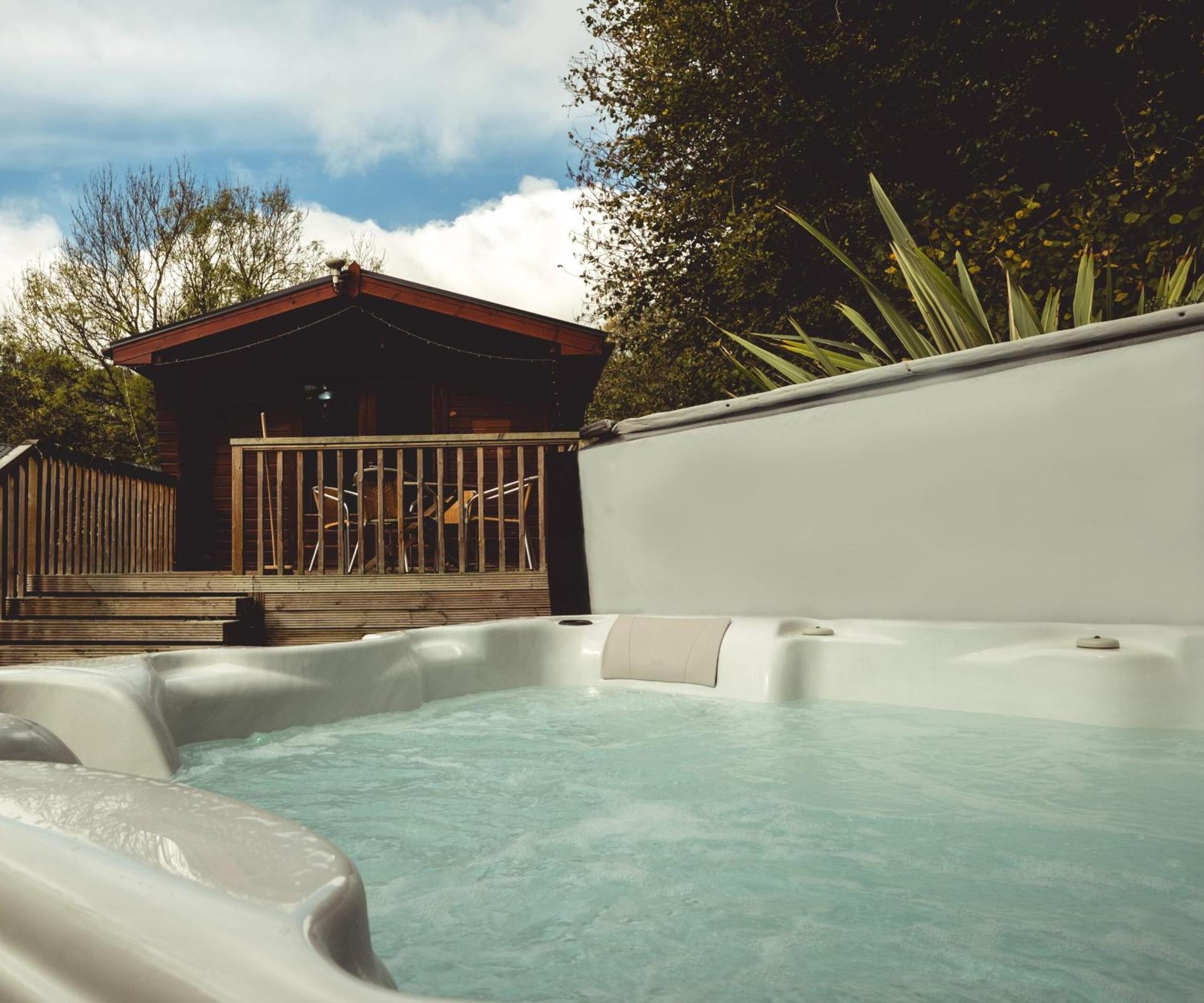 Herons Lake Retreat Hot Tub Lodges