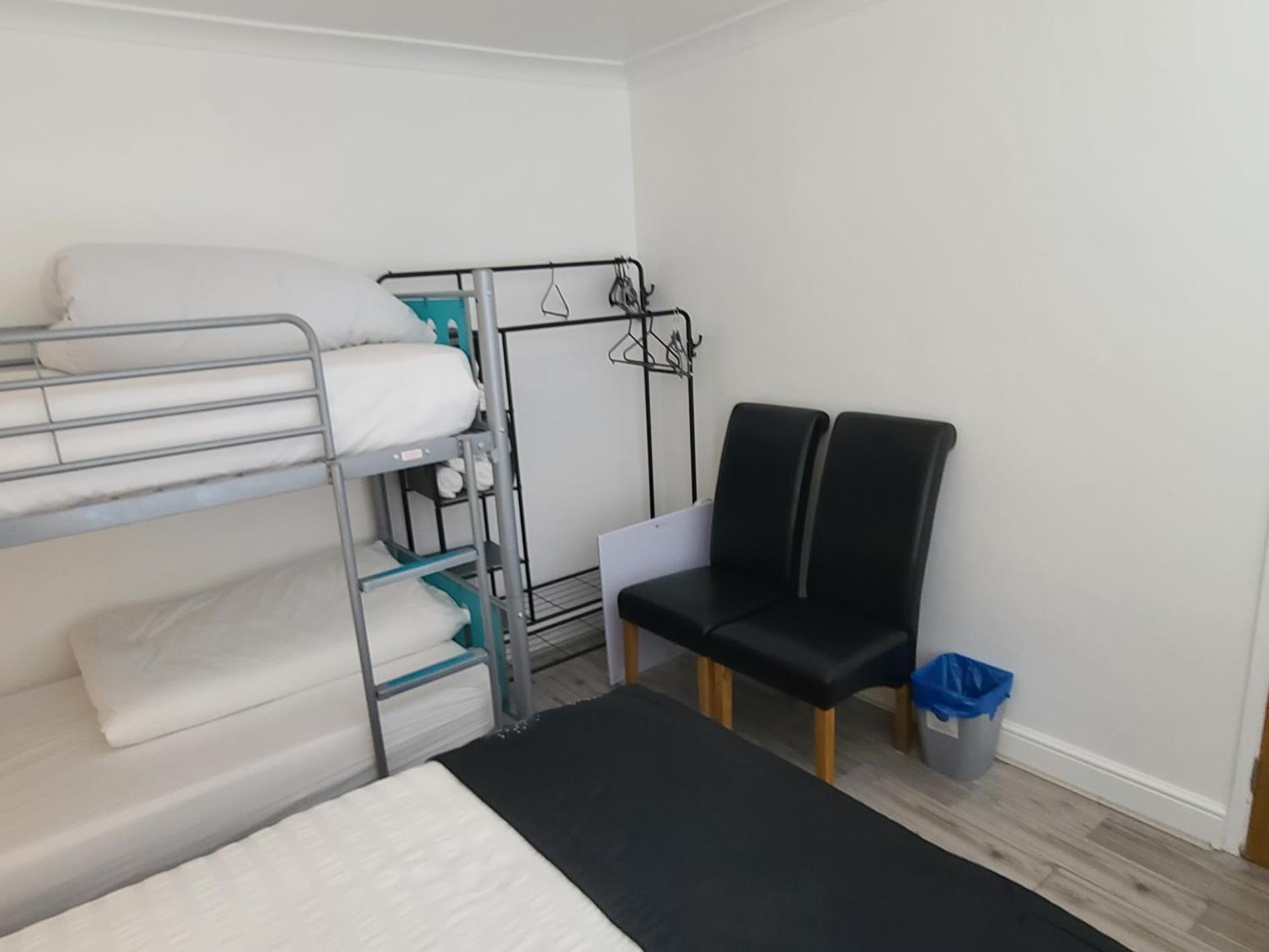 GATWICK ROOMs-TRAVEL SERVICE-AIRPORT PARKING