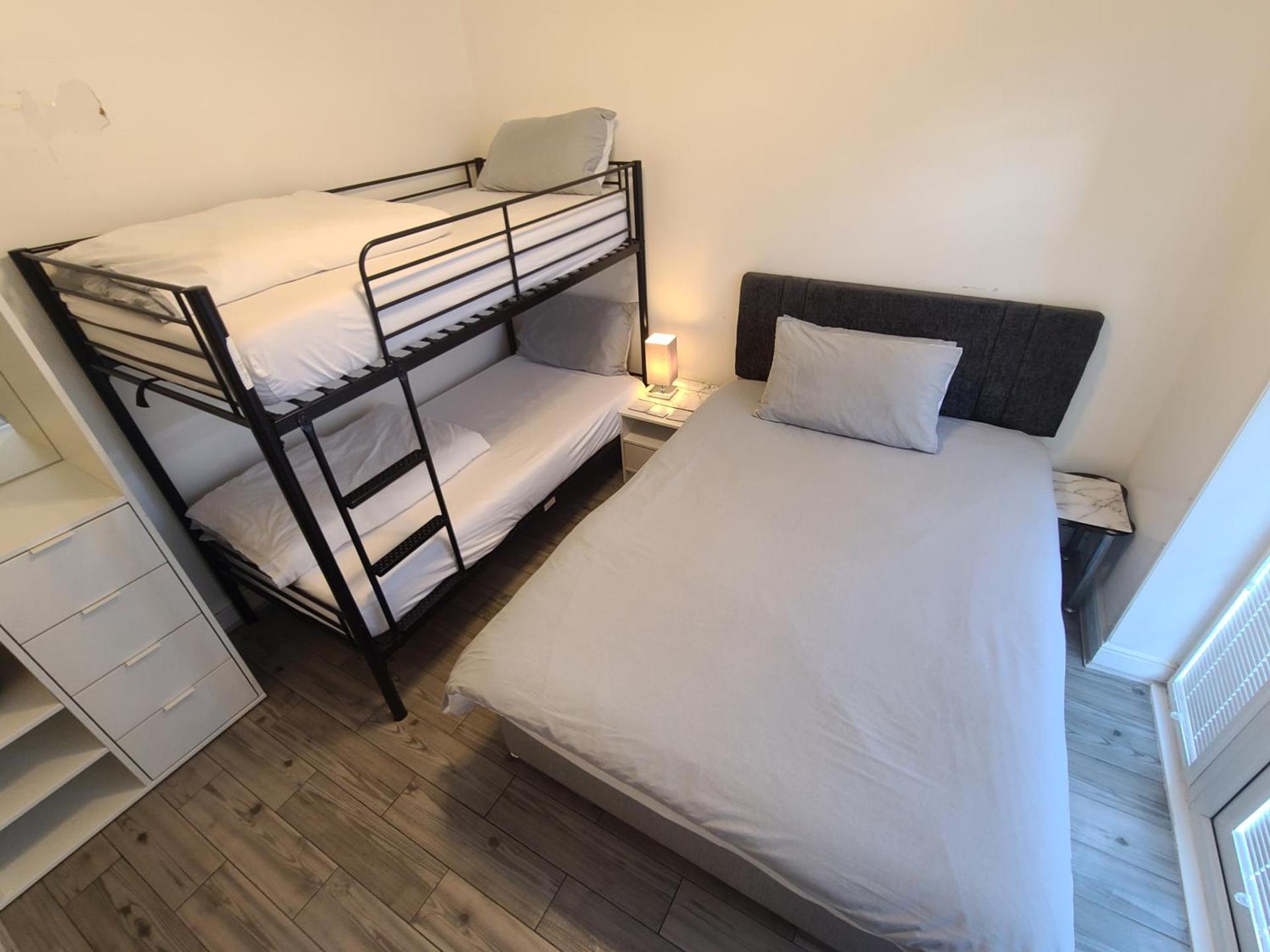 GATWICK ROOMs-TRAVEL SERVICE-AIRPORT PARKING