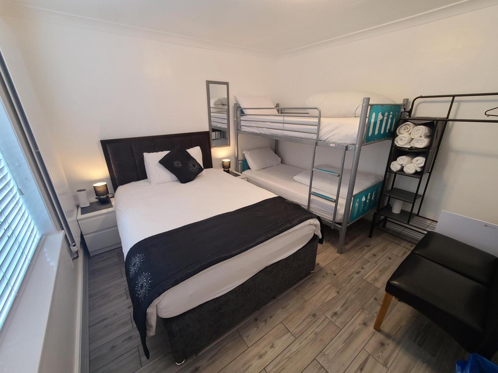 GATWICK ROOMs-TRAVEL SERVICE-AIRPORT PARKING