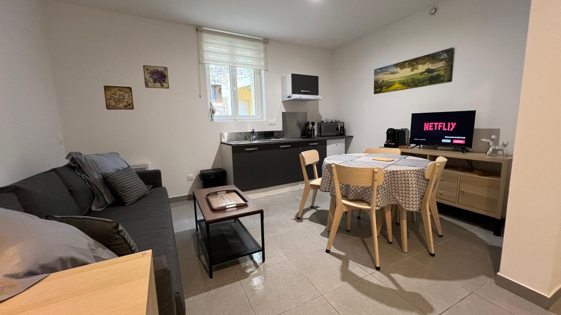 Communal lounge/ TV room