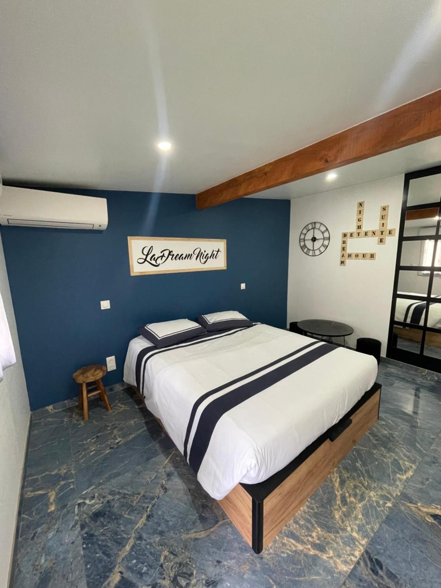 Studio with Spa Bath