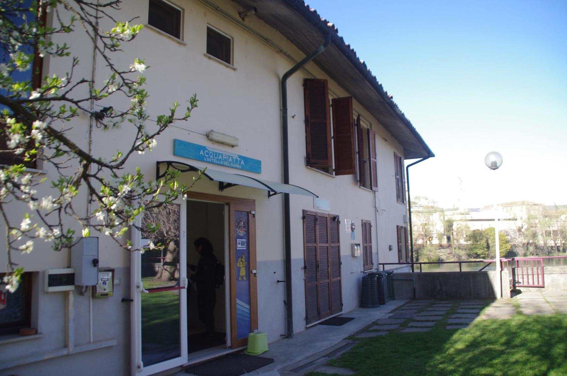 Acqua Piatta - L'Ostello del Canoa