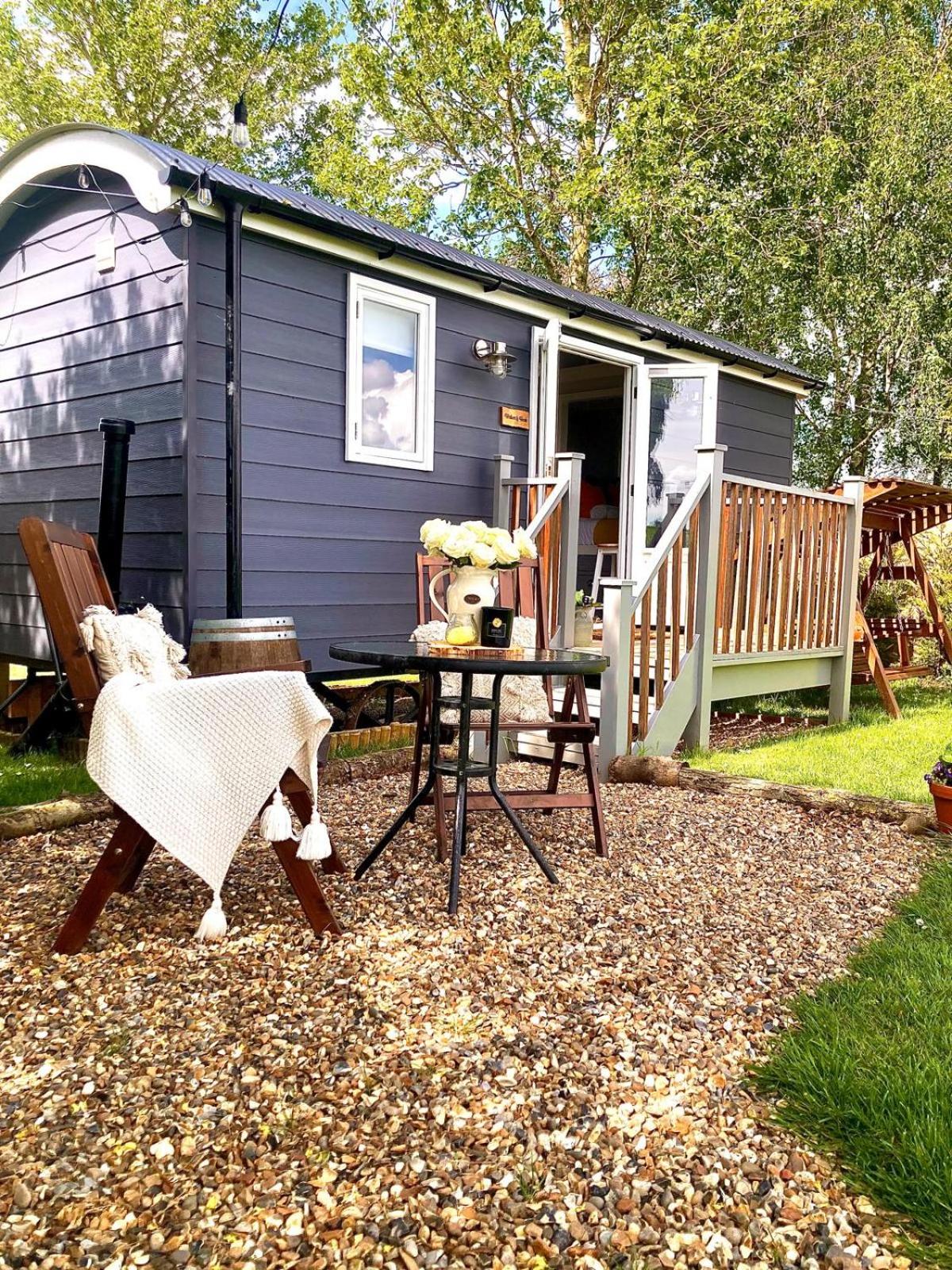 Whiskers and Woods Shepherd Hut