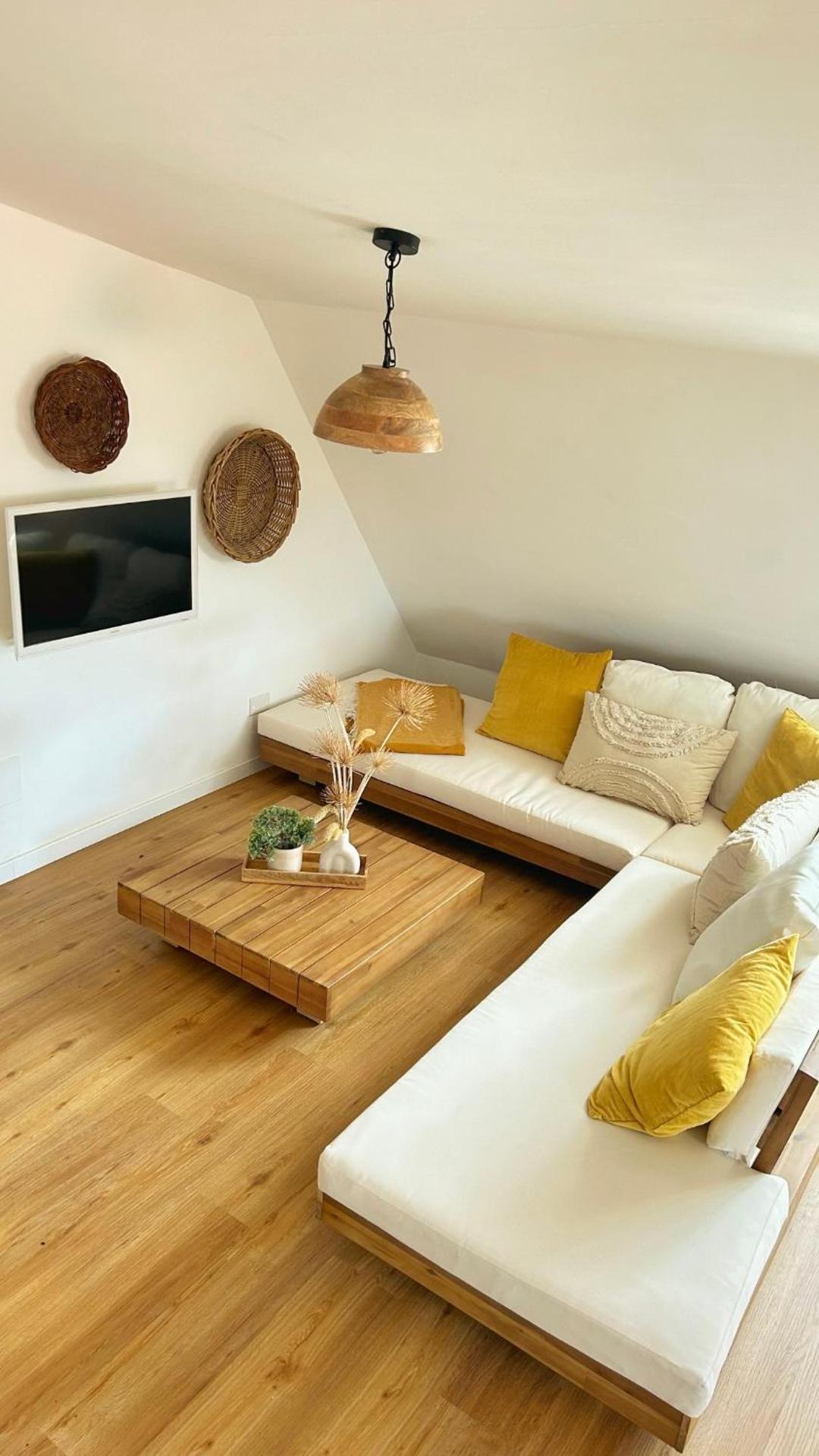 Communal lounge/ TV room