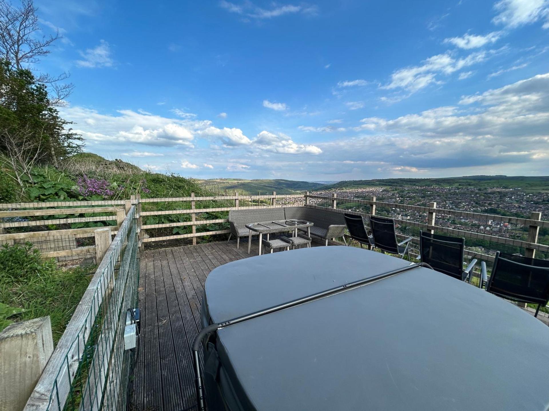 The Coach House & The Stables Yorkshire Peak District With and without hot tub options