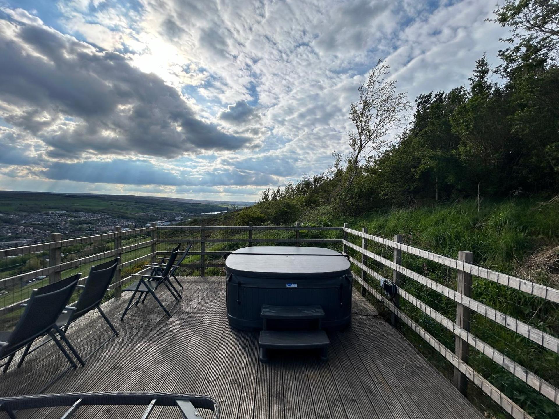The Coach House & The Stables Yorkshire Peak District With and without hot tub options