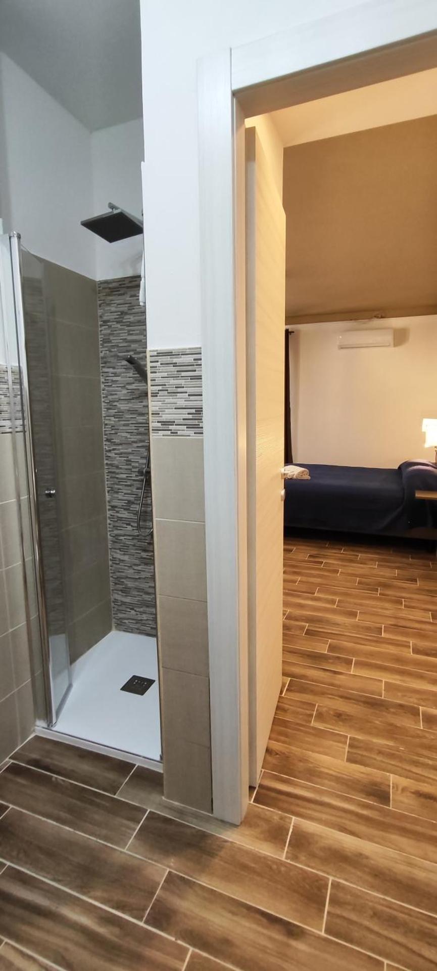 Deluxe Double Room with Shower