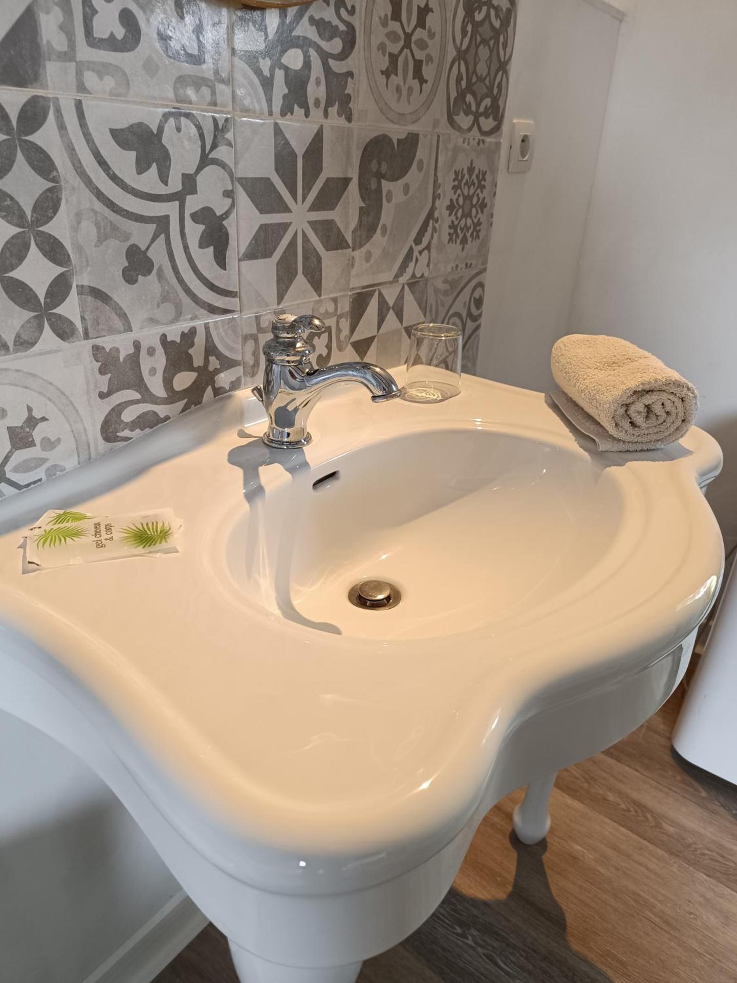 La Capitelle , Chambre double indépendante avec piscine