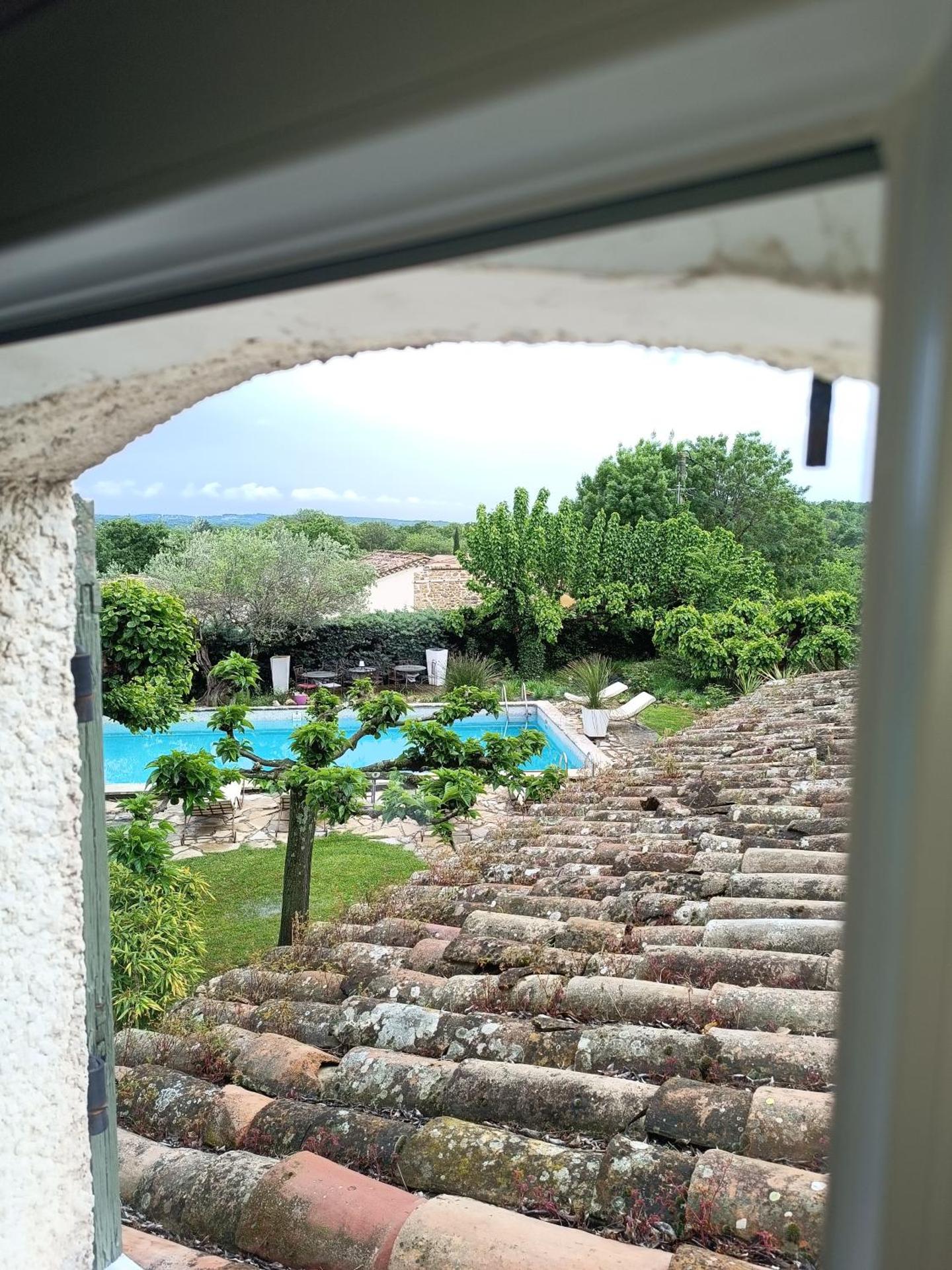 La Capitelle , Chambre double indépendante avec piscine