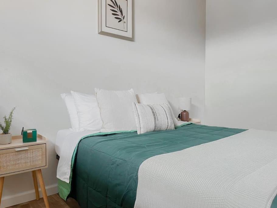 Beautiful Coast Home 3 Minutes From Beach!