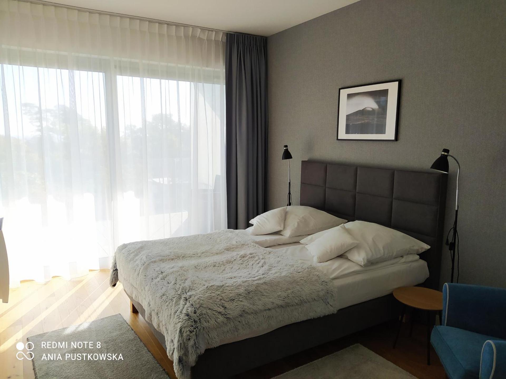 One-Bedroom Apartment with Sea View and Balcony