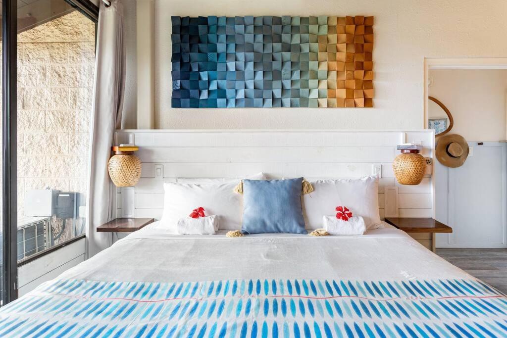 3BR Penthouse- ocean views, lanais, ACs, hot tub, pool, sauna, steps to beach