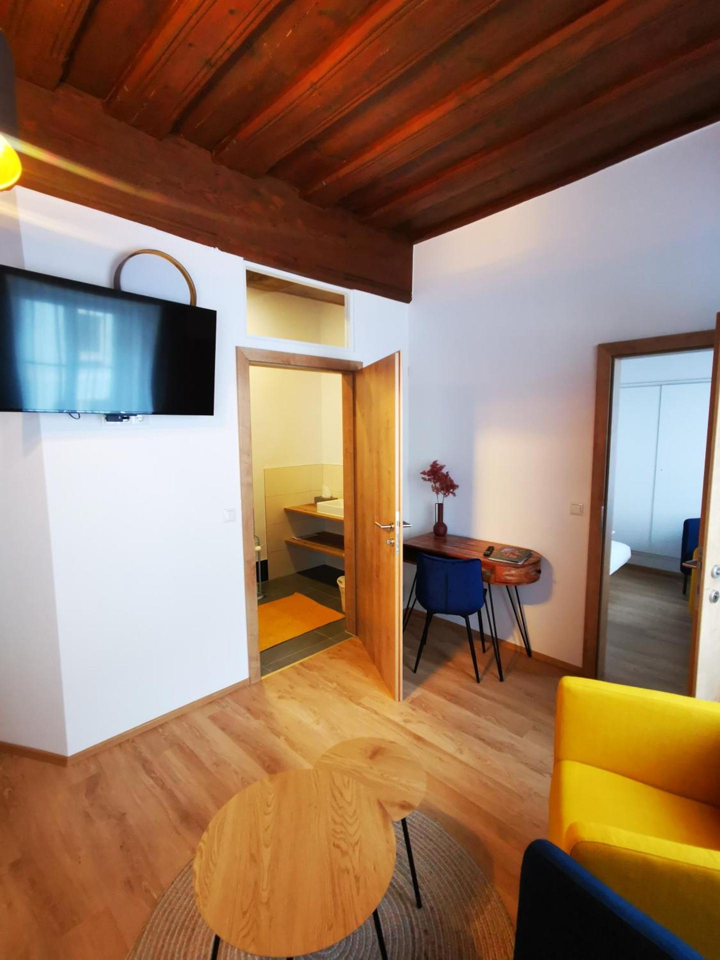 Communal lounge/ TV room