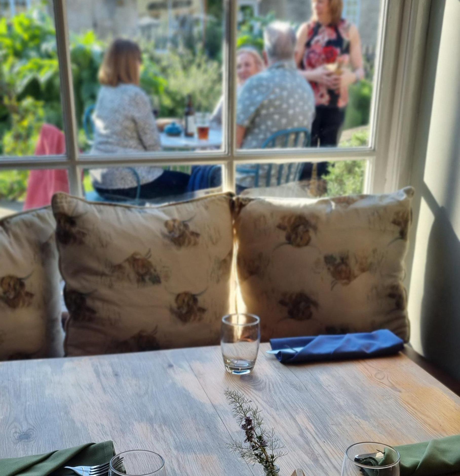 Restaurant/places to eat