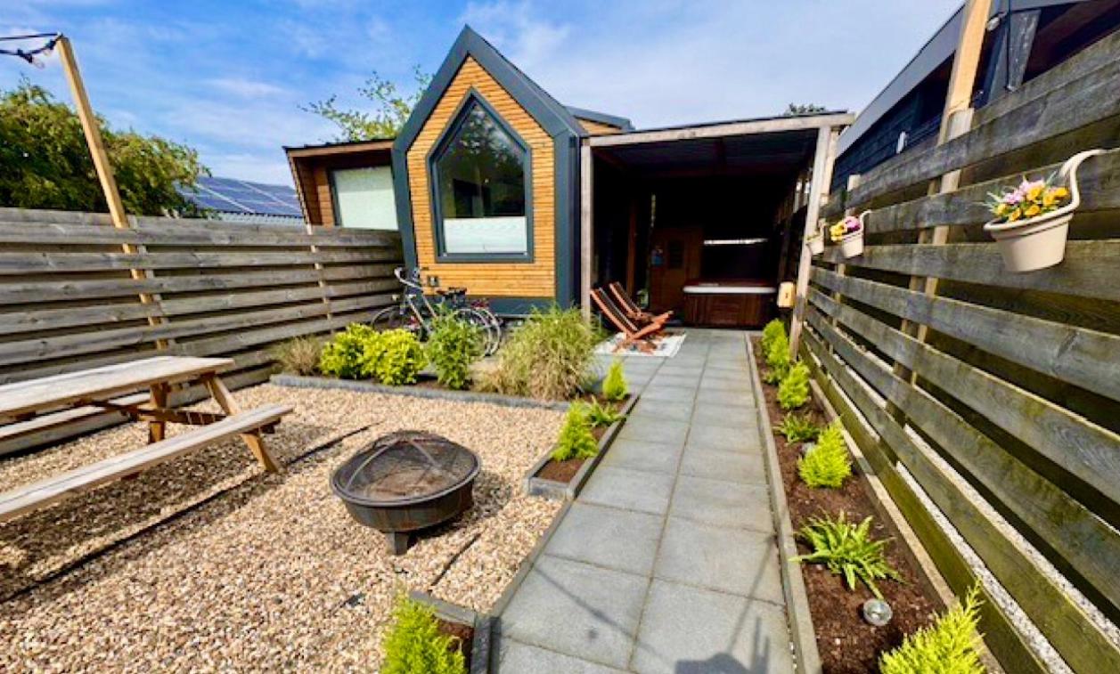 Tiny house with sauna & jacuzzi near Amsterdam
