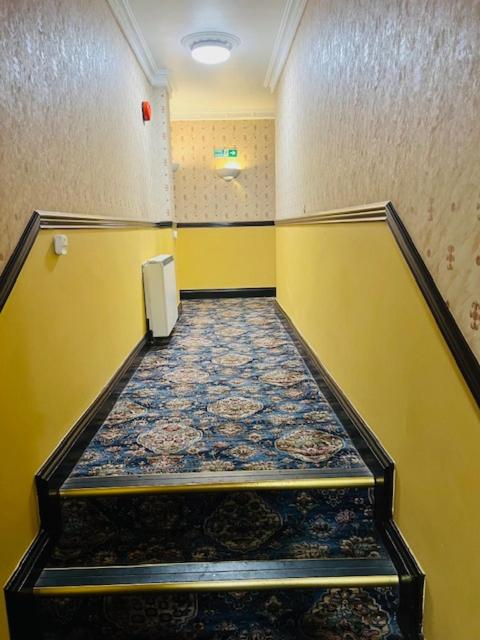 Crown & Cushion Hotel