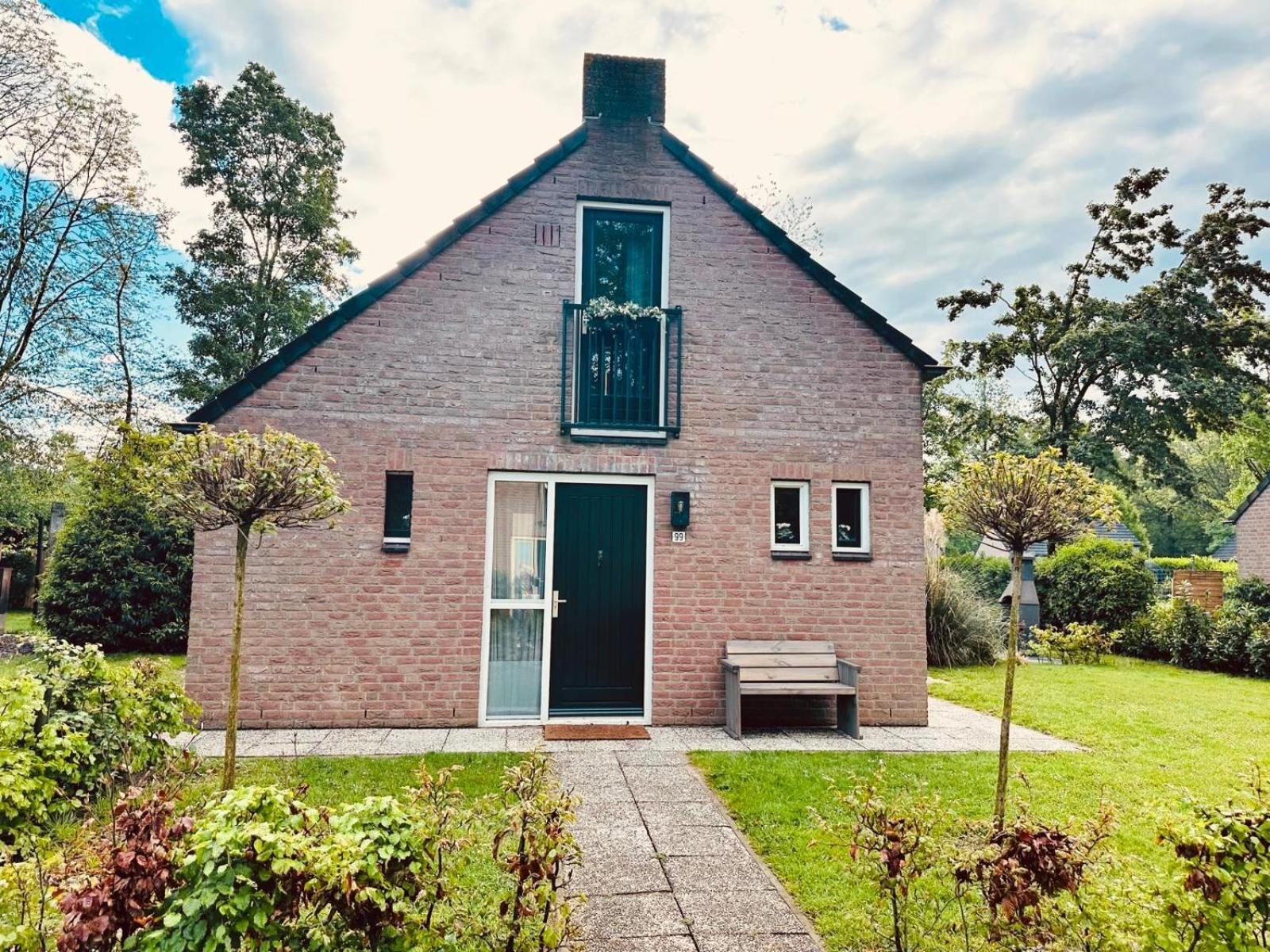 6pers Boshuis -Hottub Jacuzzi- 'De Groene Specht'