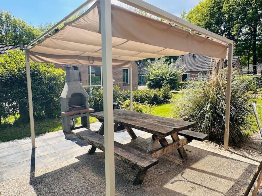 6pers Boshuis -Hottub Jacuzzi- 'De Groene Specht'