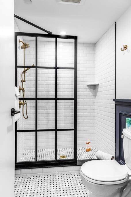 Historic DTWN Bangor, Steps to great Food & Drink, Room # 102