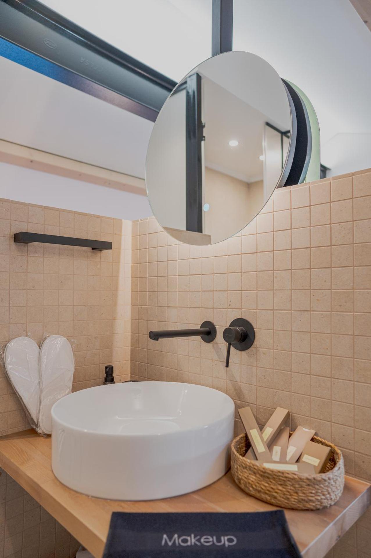 1050 Mountain Living