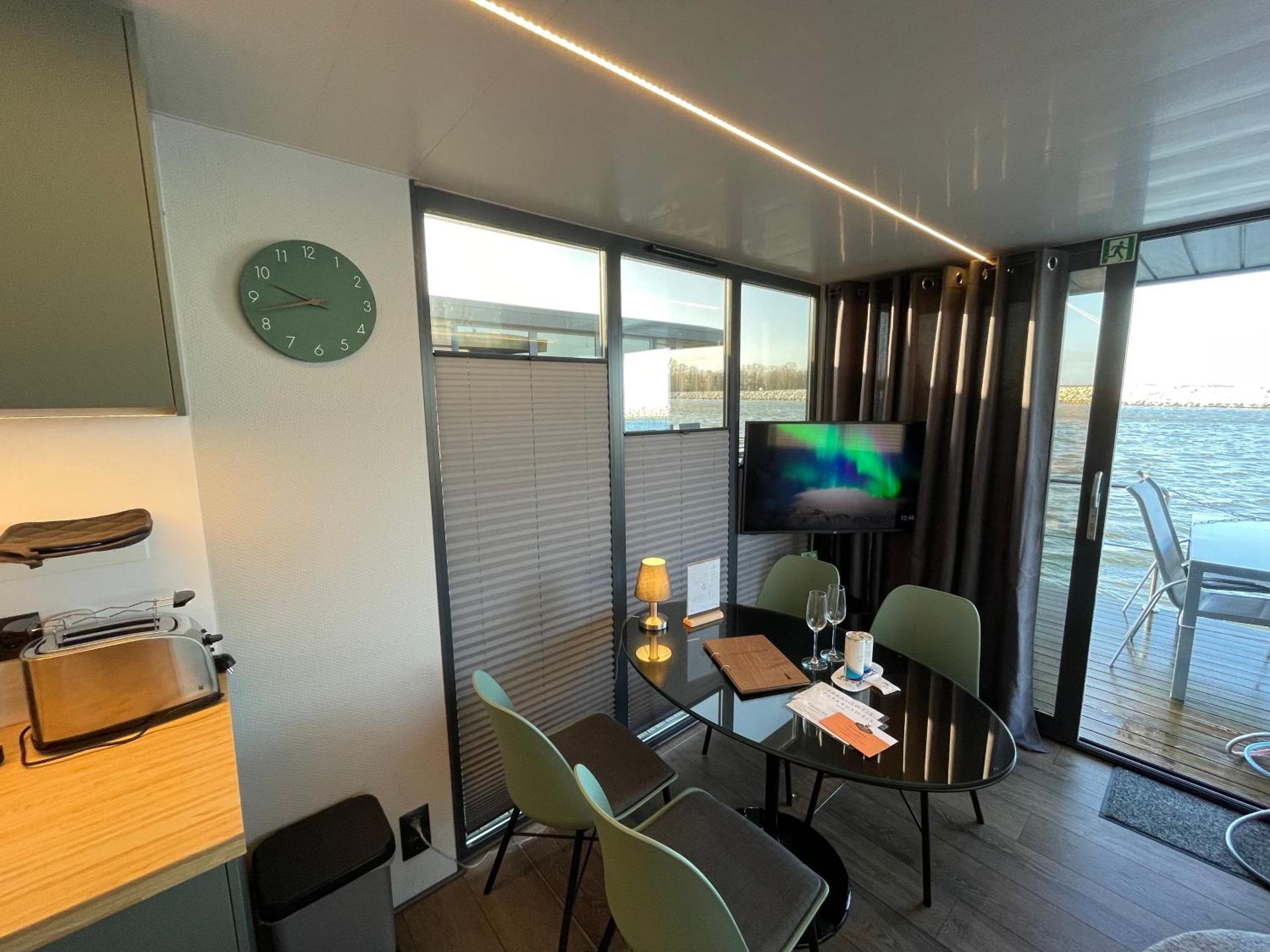 Hausboot Fjord Baltica mit Dachterrasse in Barth