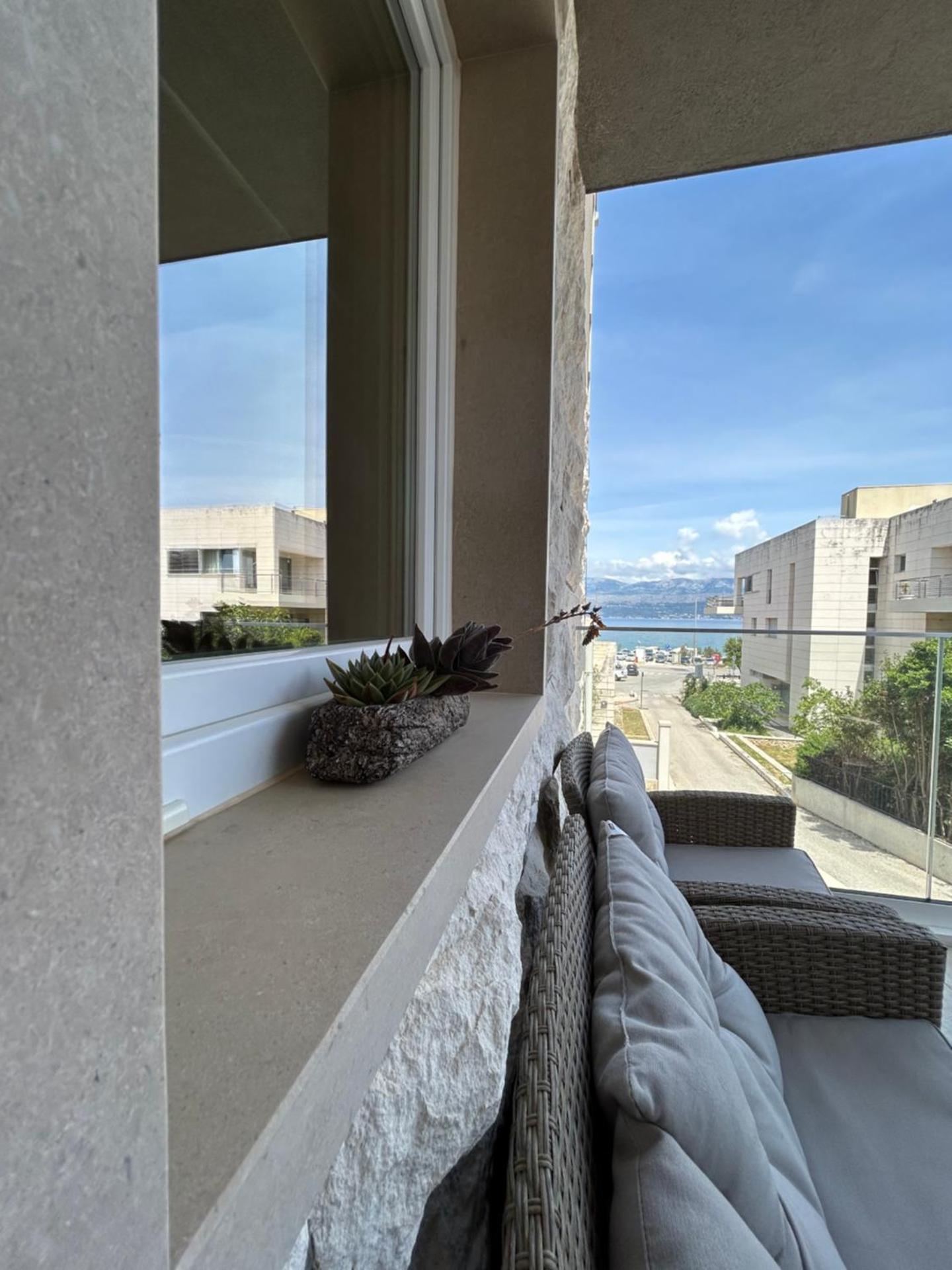 Daphne Luxe Retreat -Sea View-King size bed-