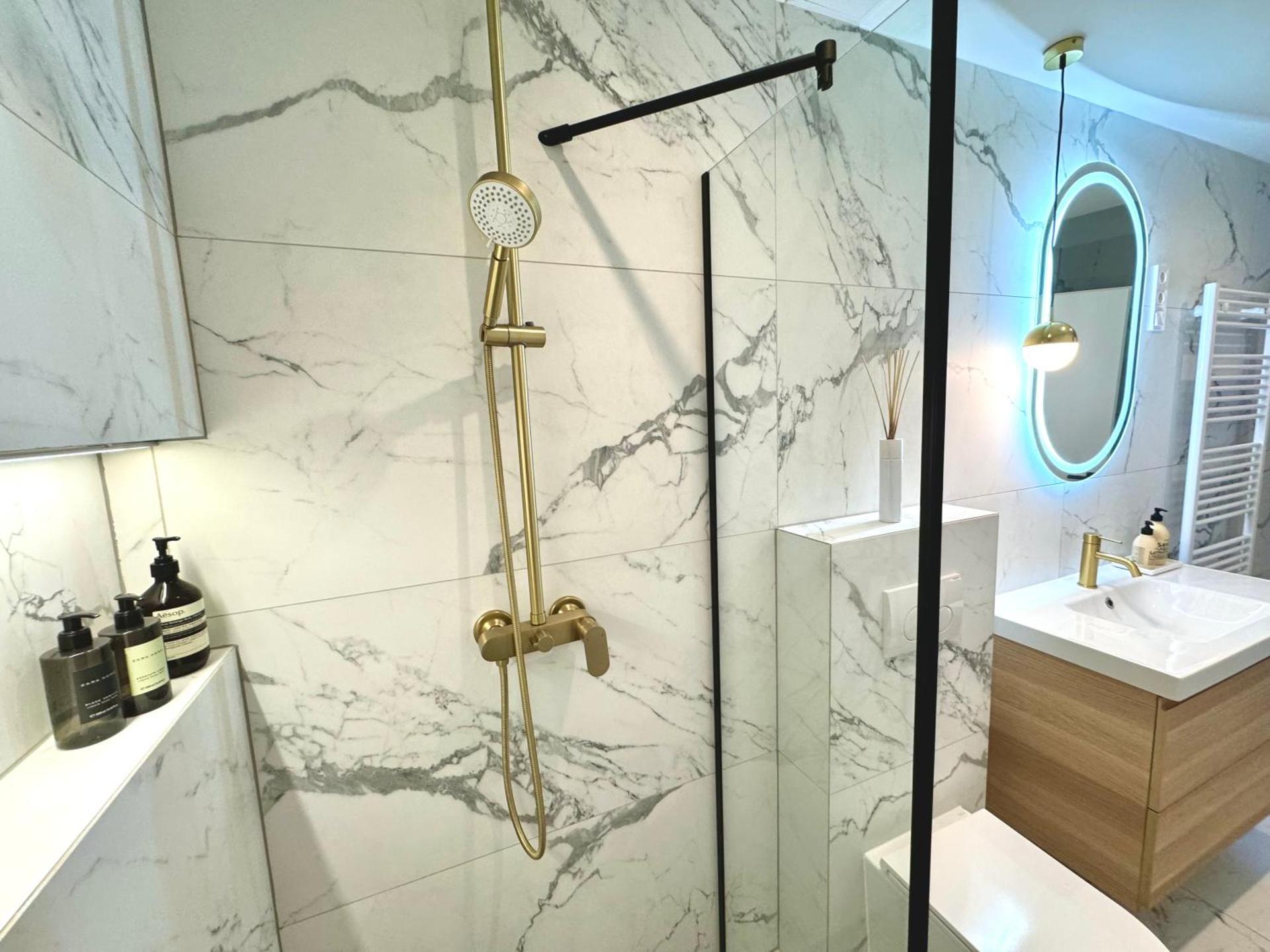 Buda Retreat - Modern 2BR