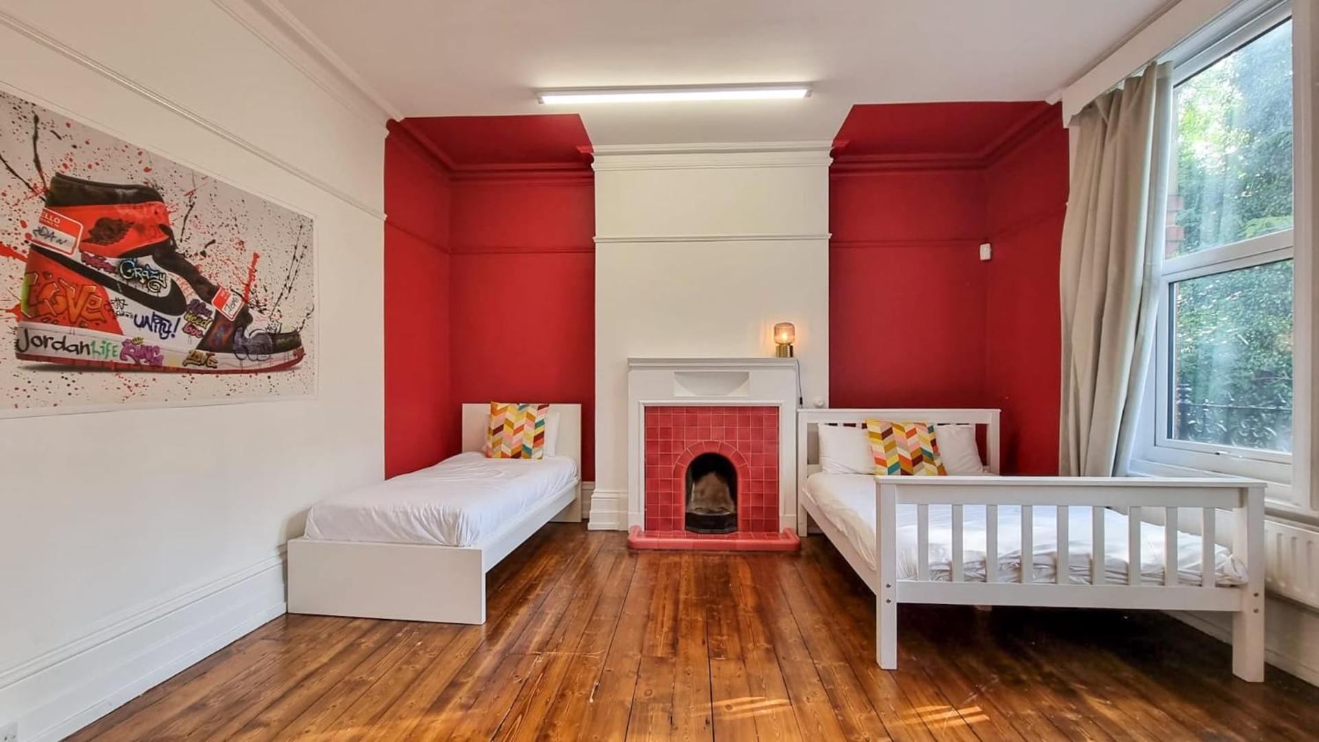 Sleeps 20 Stunning Ashton Mansion
