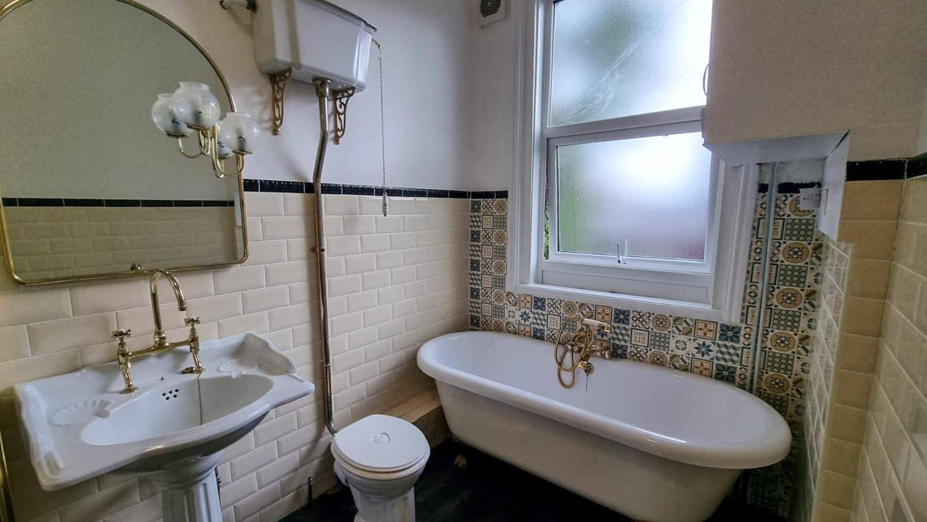 Sleeps 20 Stunning Ashton Mansion