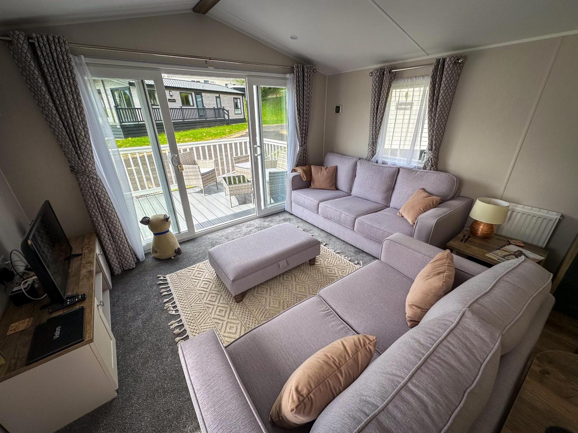 Communal lounge/ TV room