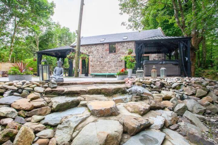 The Ultimate Luss Retreat