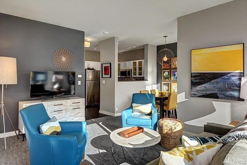 DT Designer's 2BR Condo Parking Tub Pool - 99 walk score