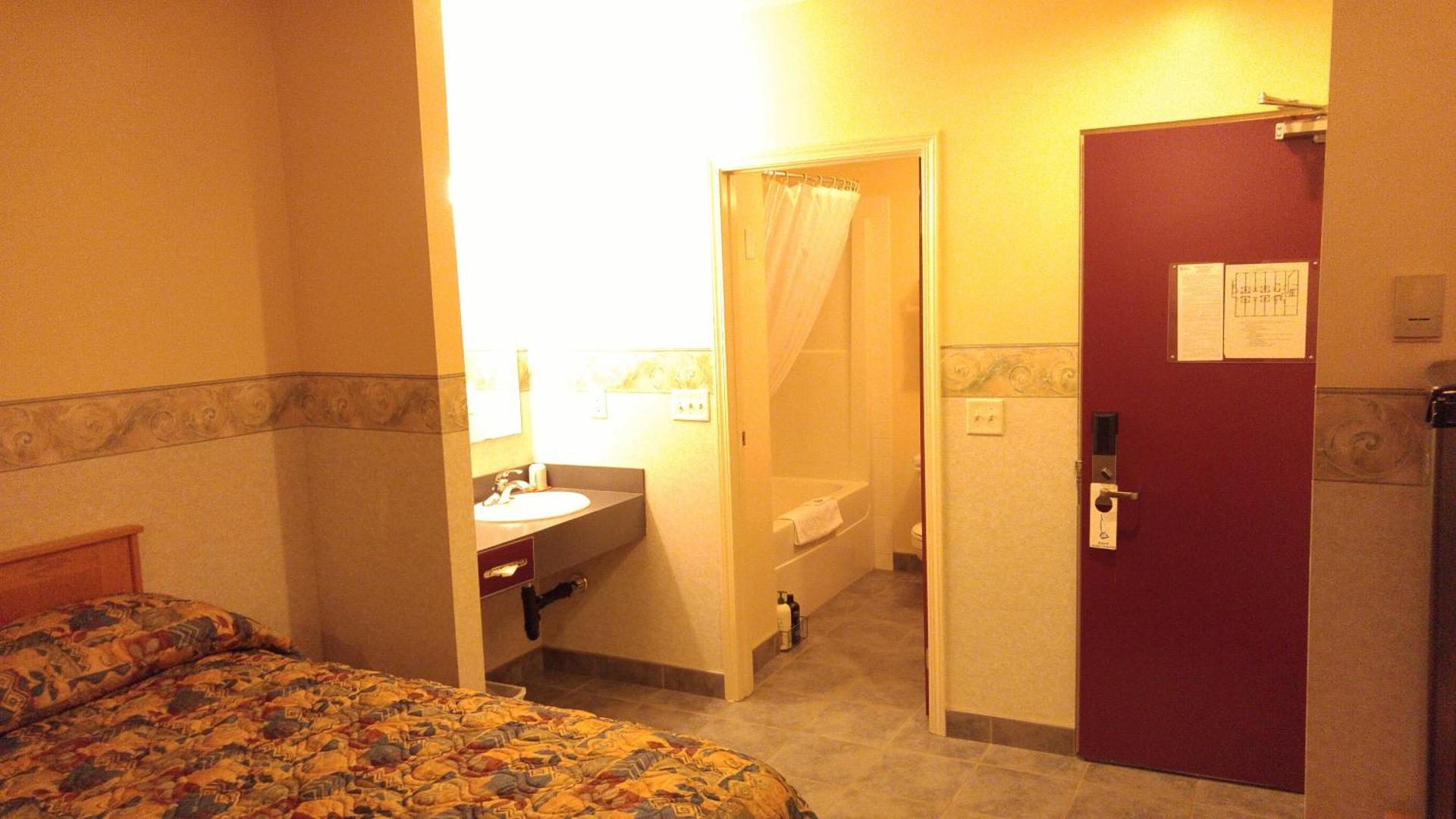 Queen Room - Non-Smoking