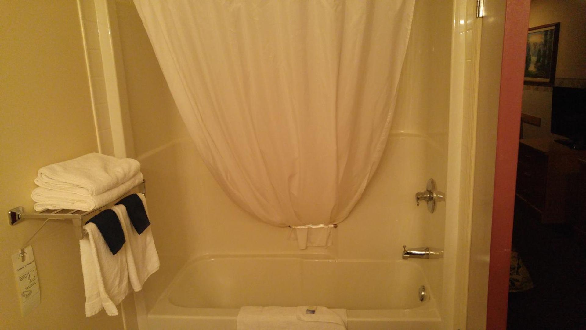 Queen Room - Non-Smoking