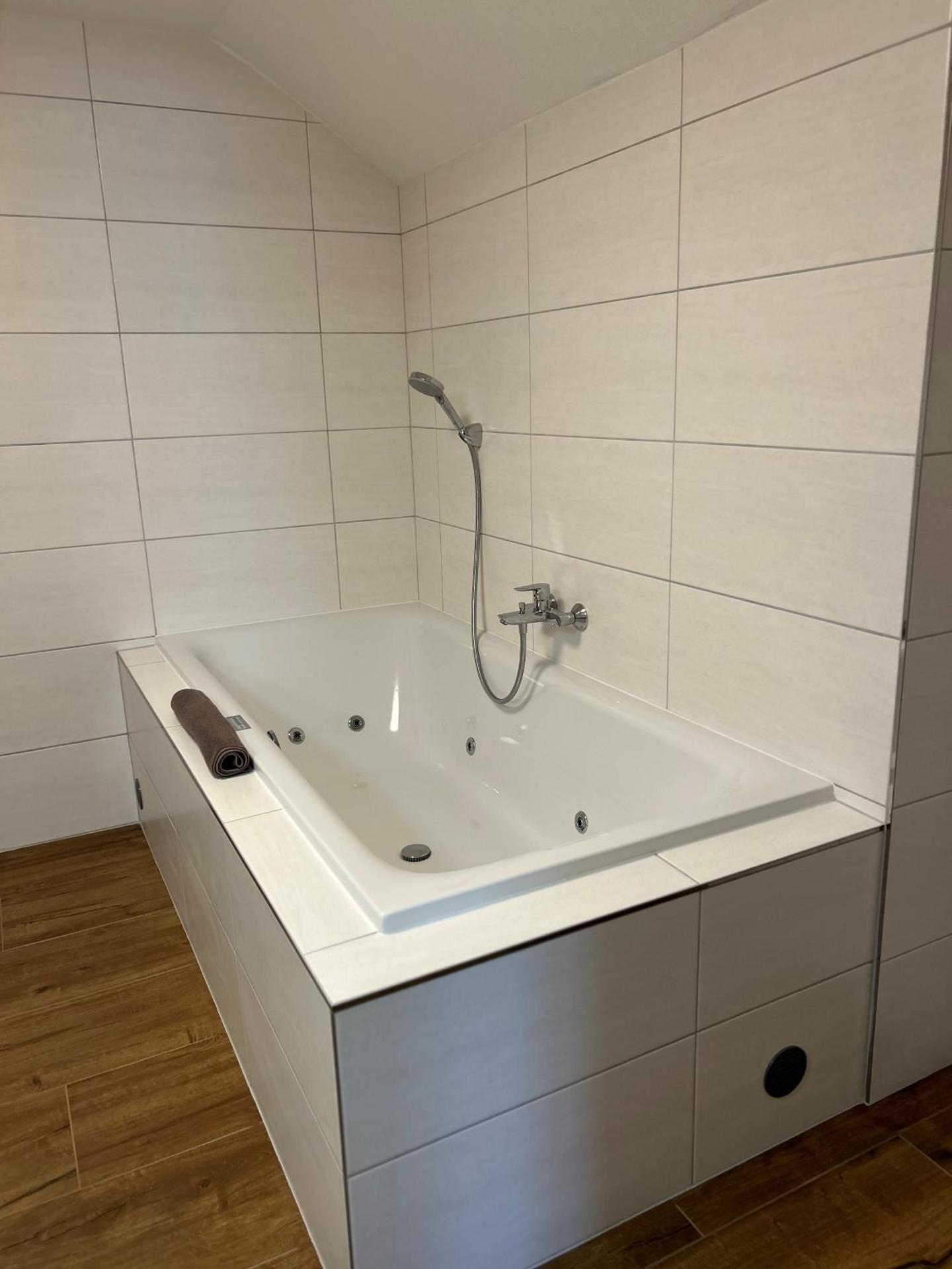 Deluxe Suite with Spa Bath