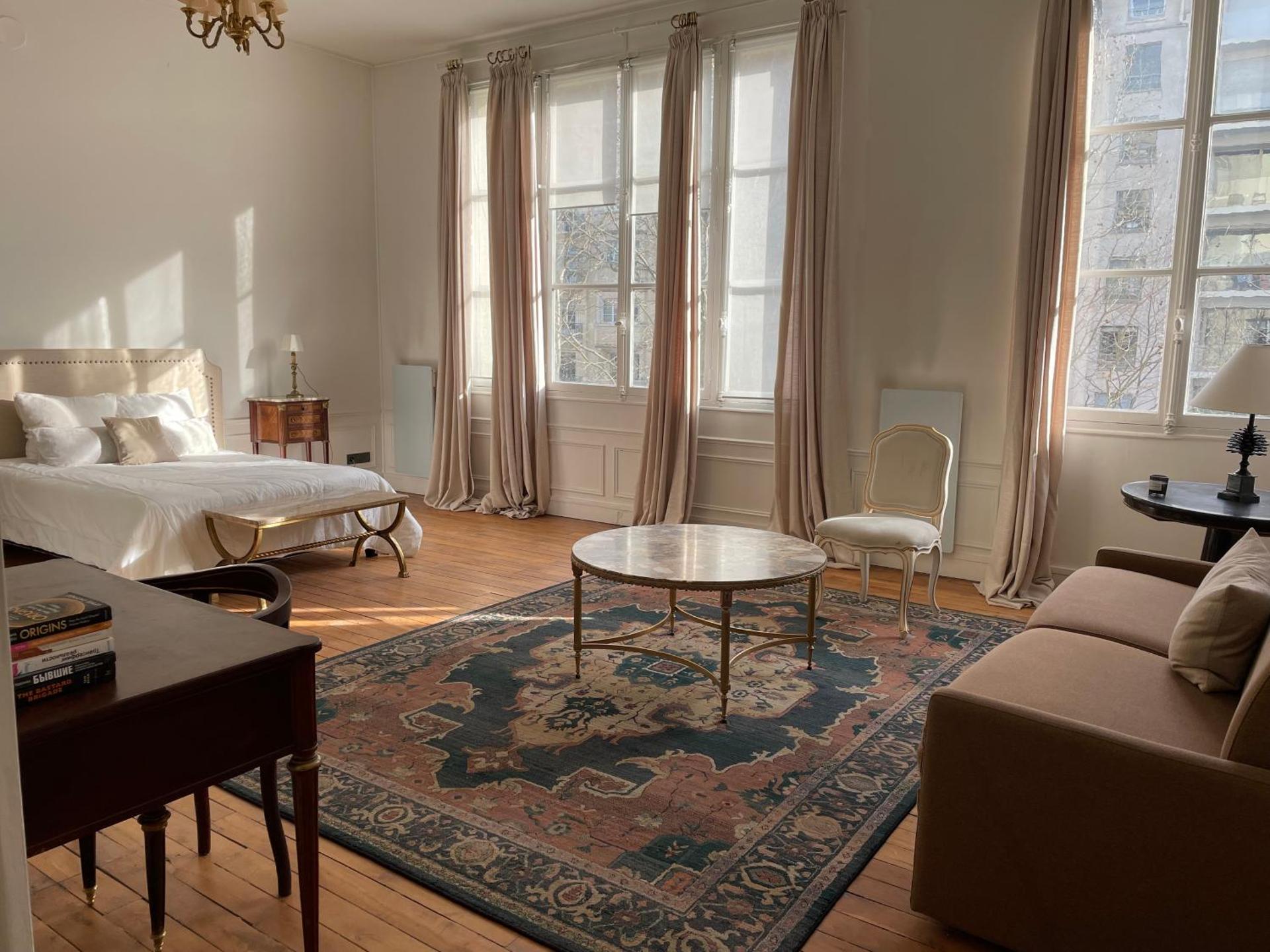 Appartement Paris 7ème Invalides/ Tour Eiffel 1er étage