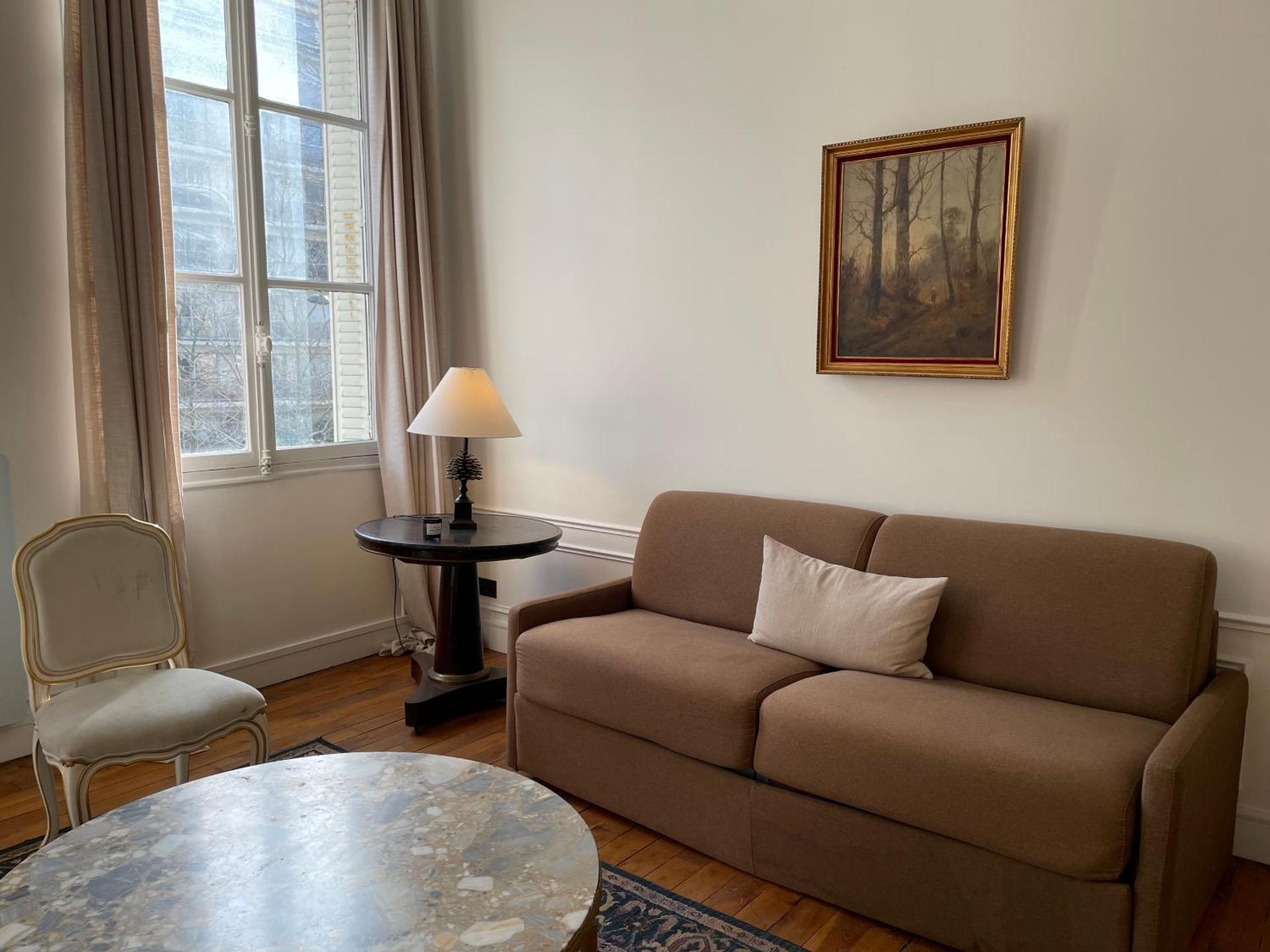 Appartement Paris 7ème Invalides/ Tour Eiffel 1er étage