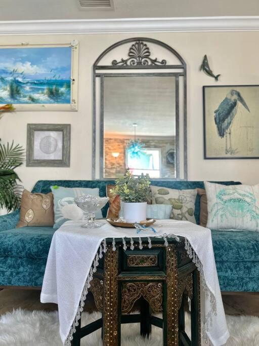 Luxury Waterfront Home, With Private Hot Tub, Hallandale Beach, Casinos, Shops