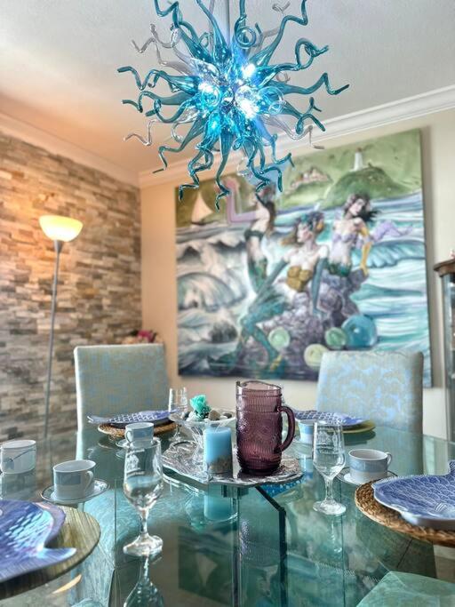 Luxury Waterfront Home, With Private Hot Tub, Hallandale Beach, Casinos, Shops