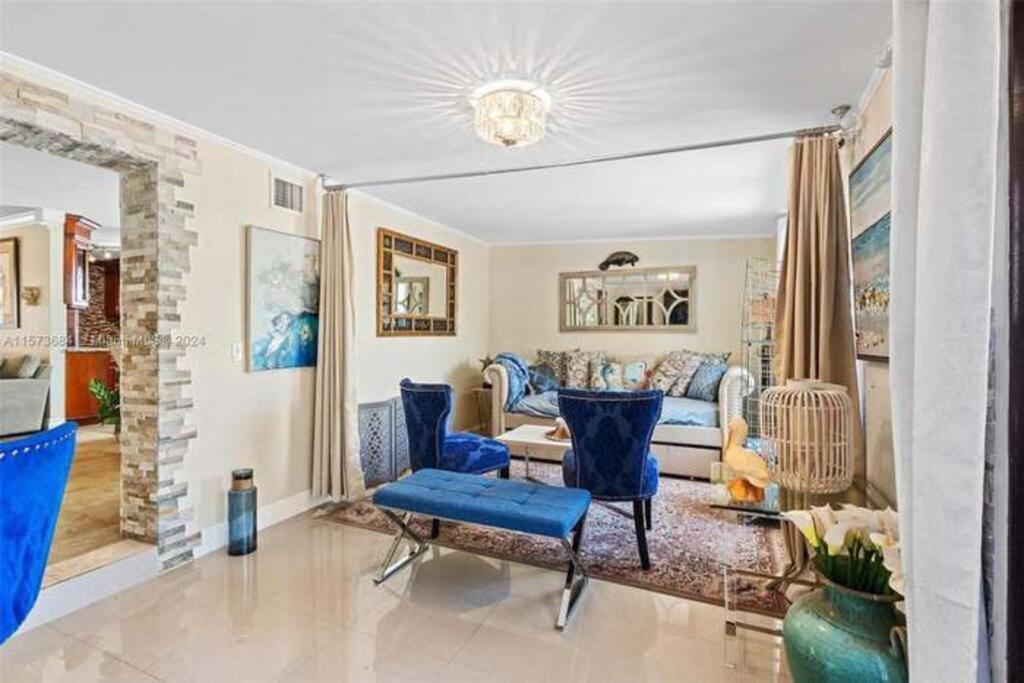 Luxury Waterfront Home, With Private Hot Tub, Hallandale Beach, Casinos, Shops