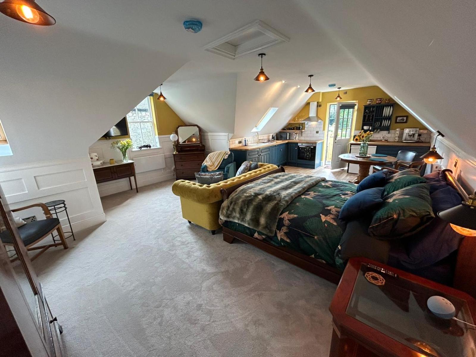 Photo of the whole room