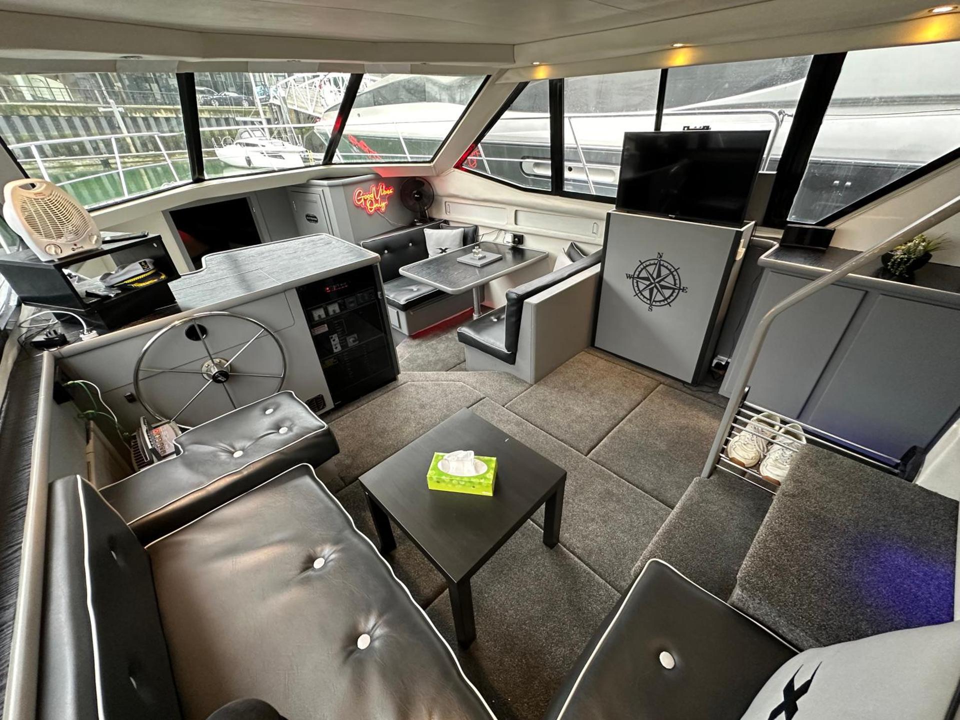 YACHT "X" - 44 FOOT MODERN YACHT ON 5 STAR OCEAN VILLAGE MARINA - minutes away from city centre and cruise terminals, Free parking ,SPA package available!